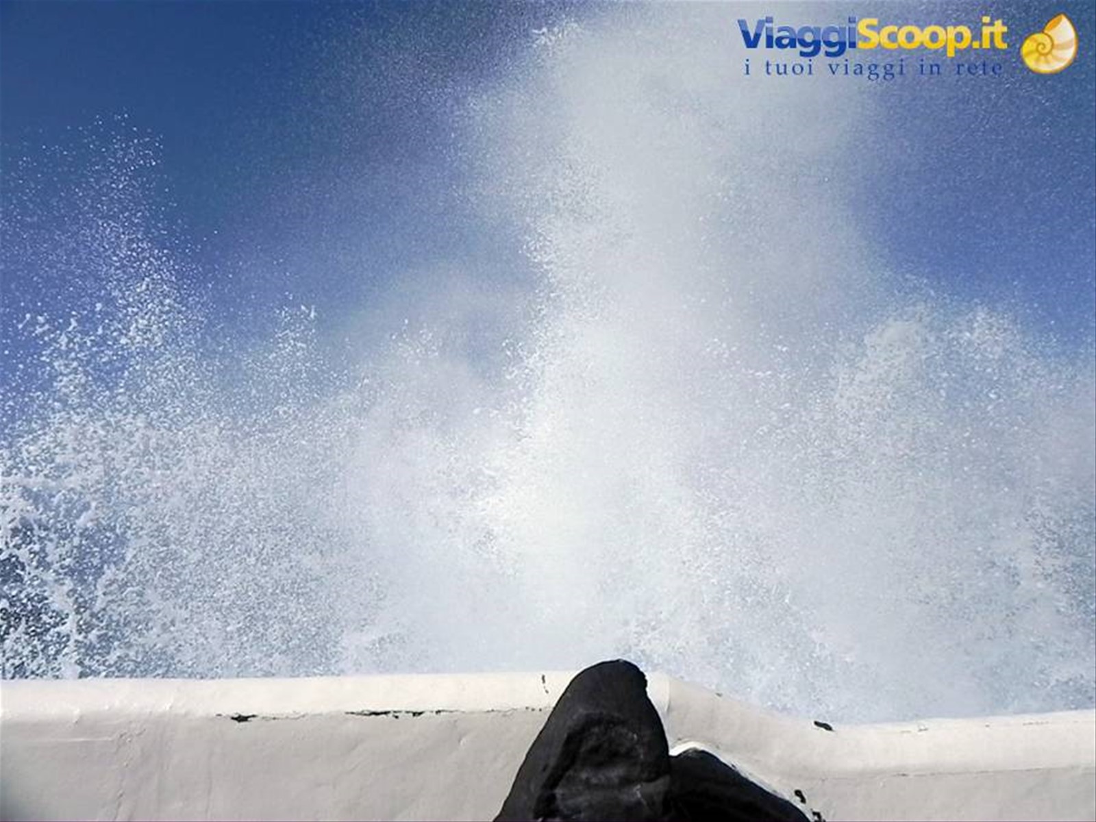 Spettacolari spruzzi di acqua dell'oceano, Piscine "Lago Martiánez" - Puerto de la Cruz - Tenerife