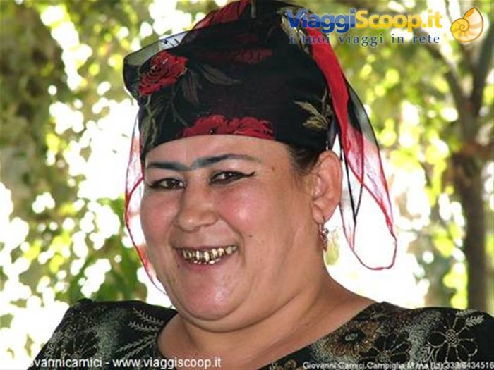 cameriera in una Chaykhana