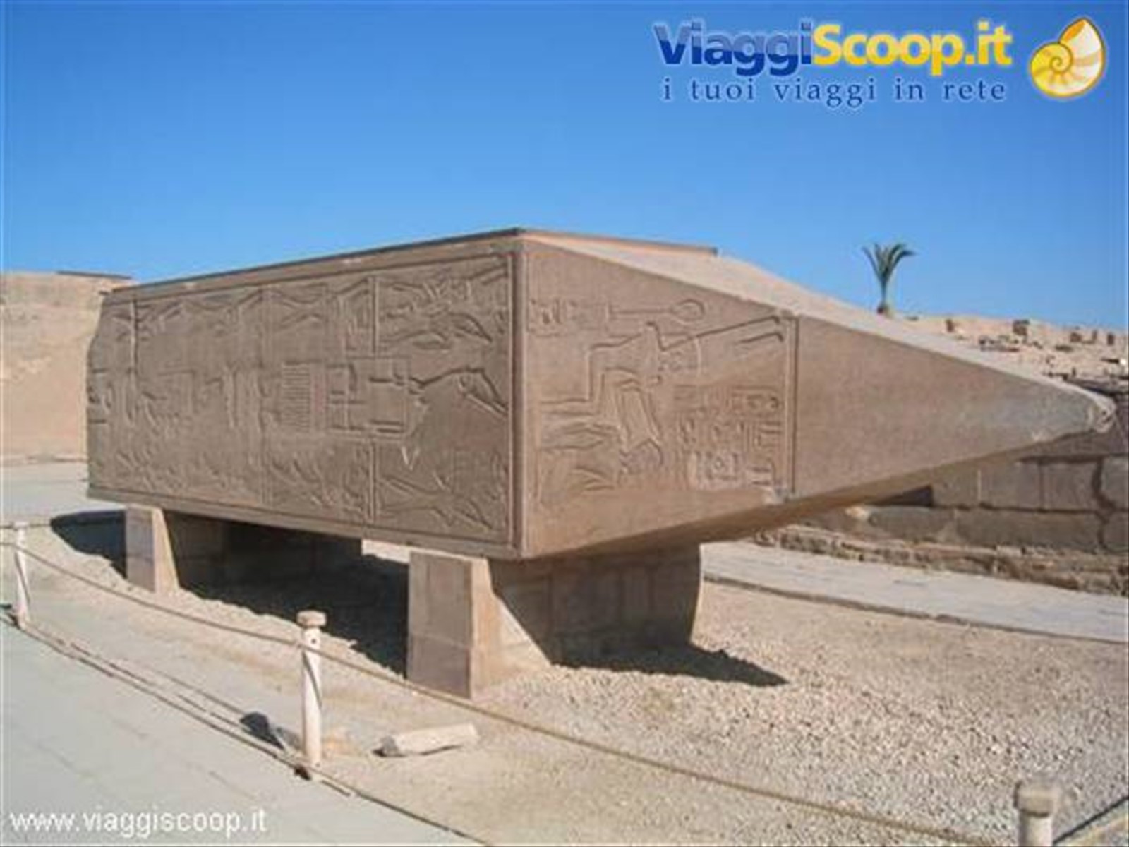 L'obelisco spezzato nel Tempio di Karnak