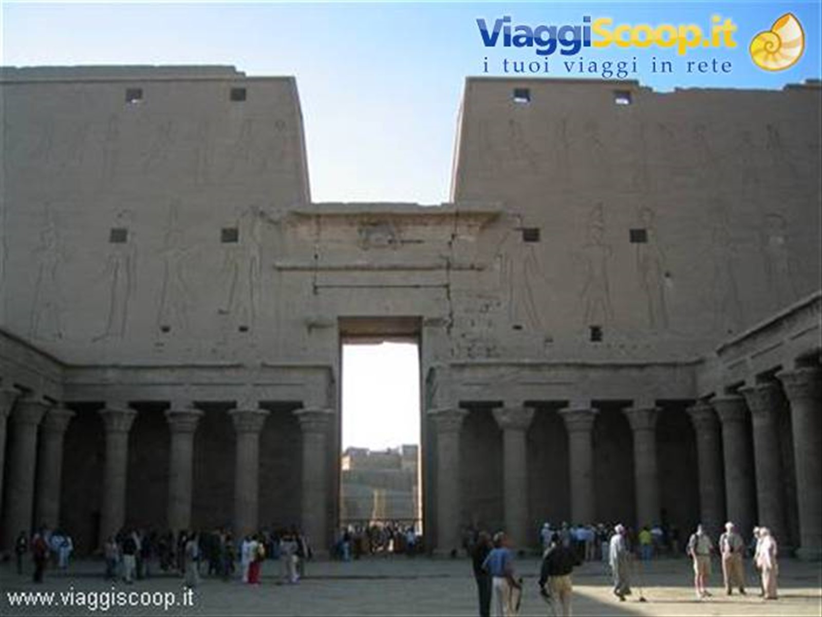 L'interno del tempio di Edfu