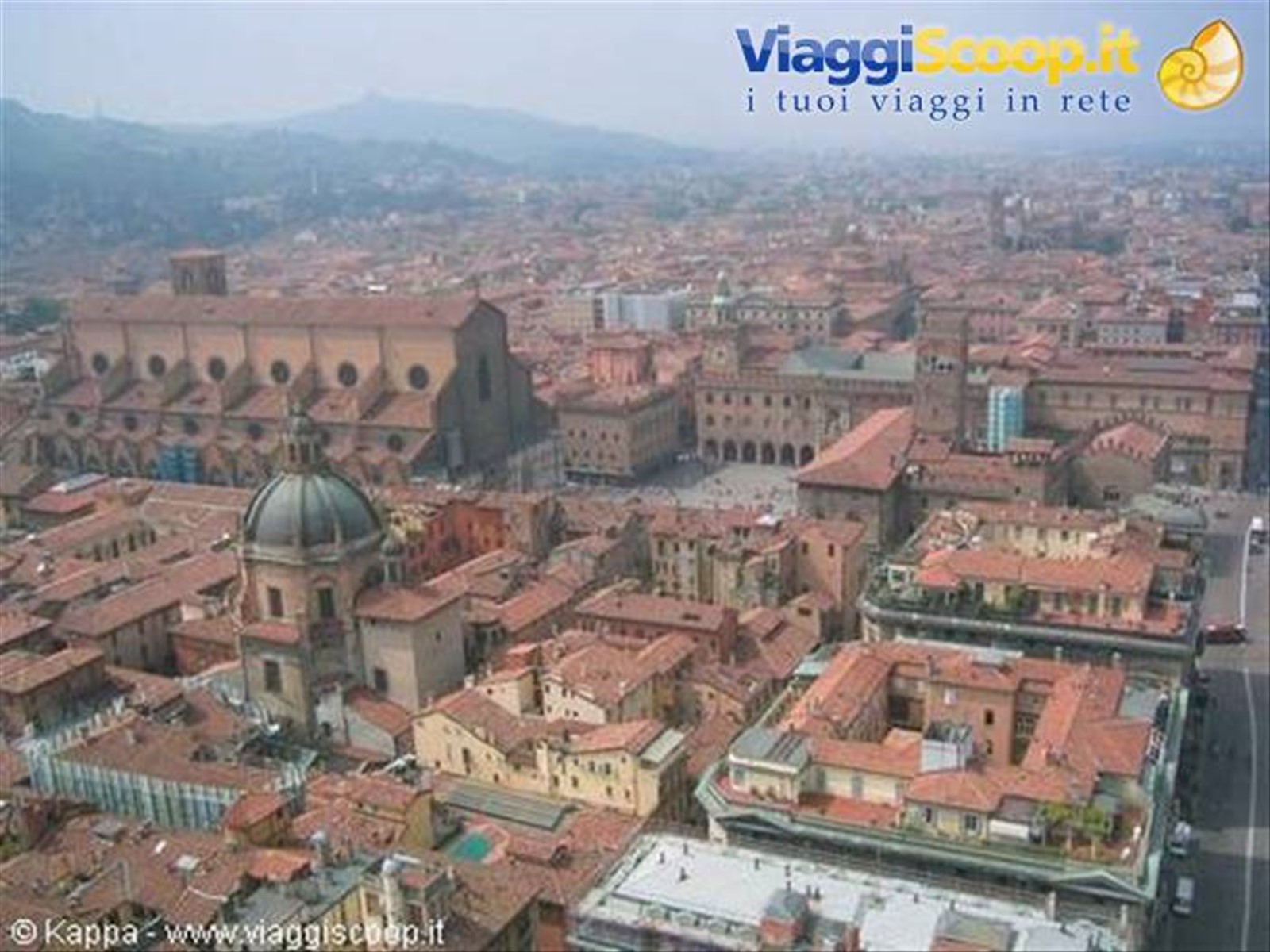 Piazza Maggiore e la Basilica di S. Petronio dalla Torre degli Asinelli