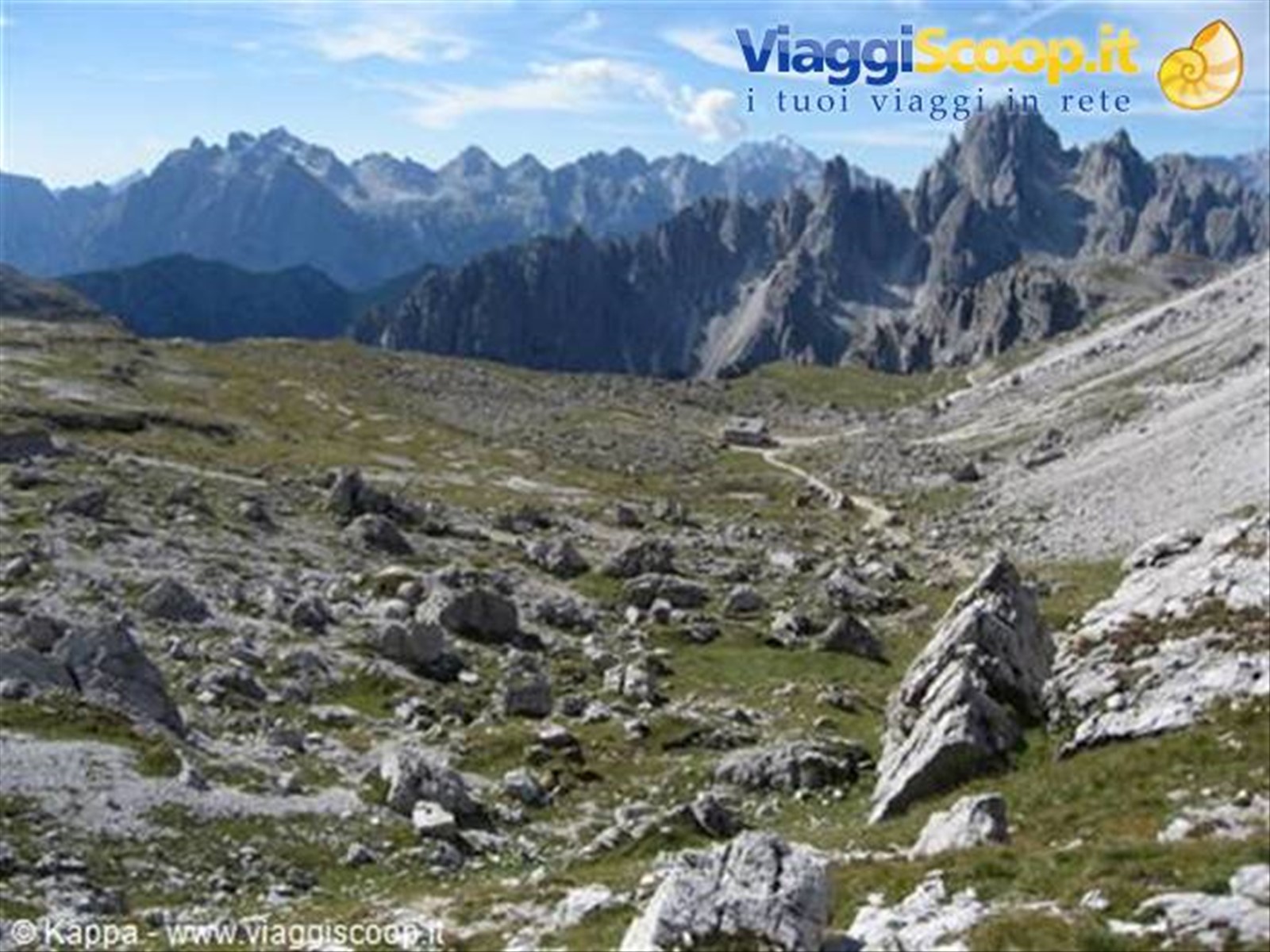 Rifugio Lavaredo dalla Forcella Lavaredo (m 2454)