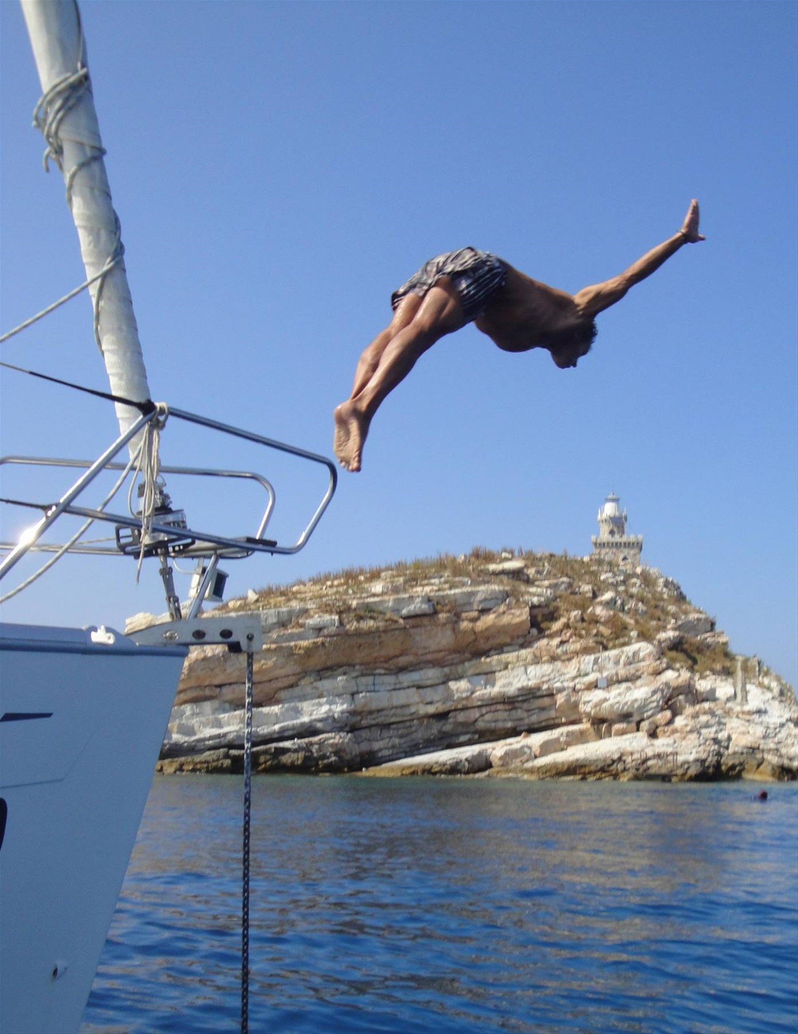 nuotando verso il faro....