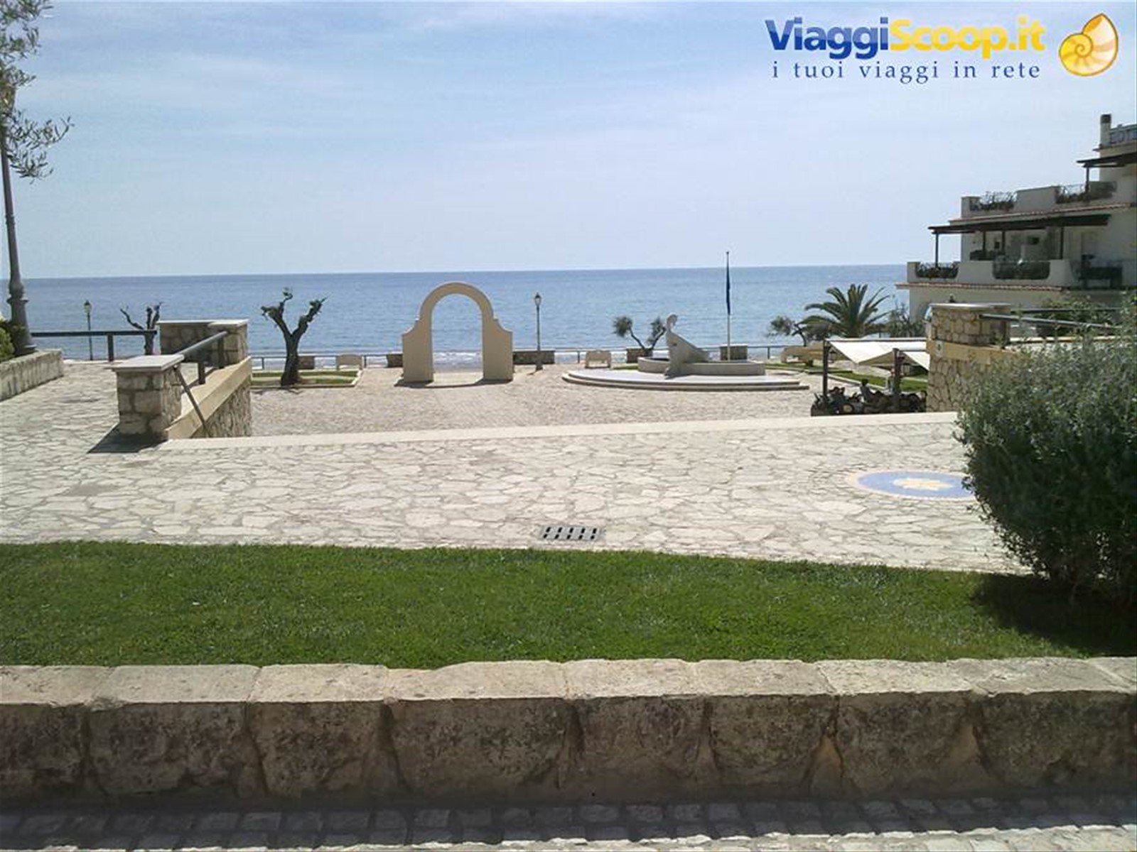 Sperlonga piazza fronte mare