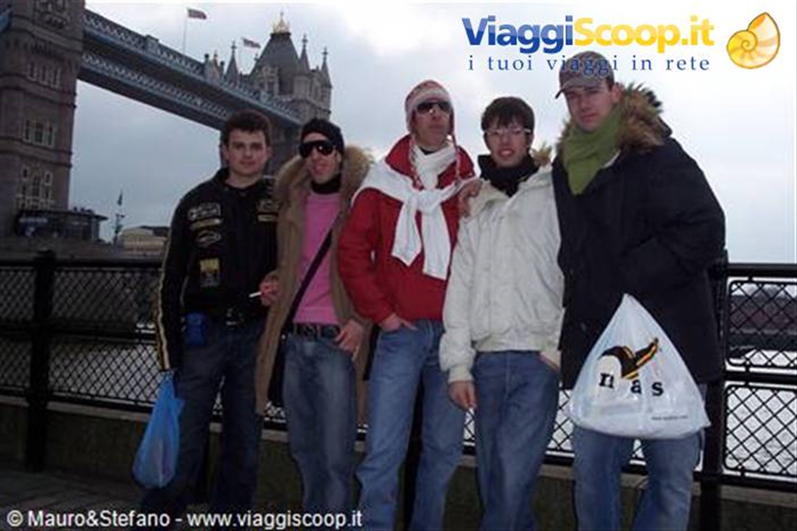 Denny, Mauro, Stefano, Mike e Raffa al Tower Bridge......bellissima foto......