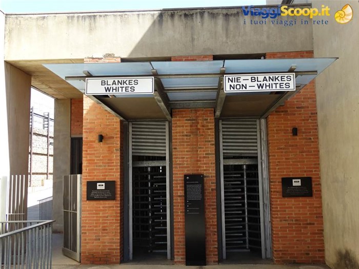 Museo dell'Apartheid, ingresso: da dove entrereste voi???