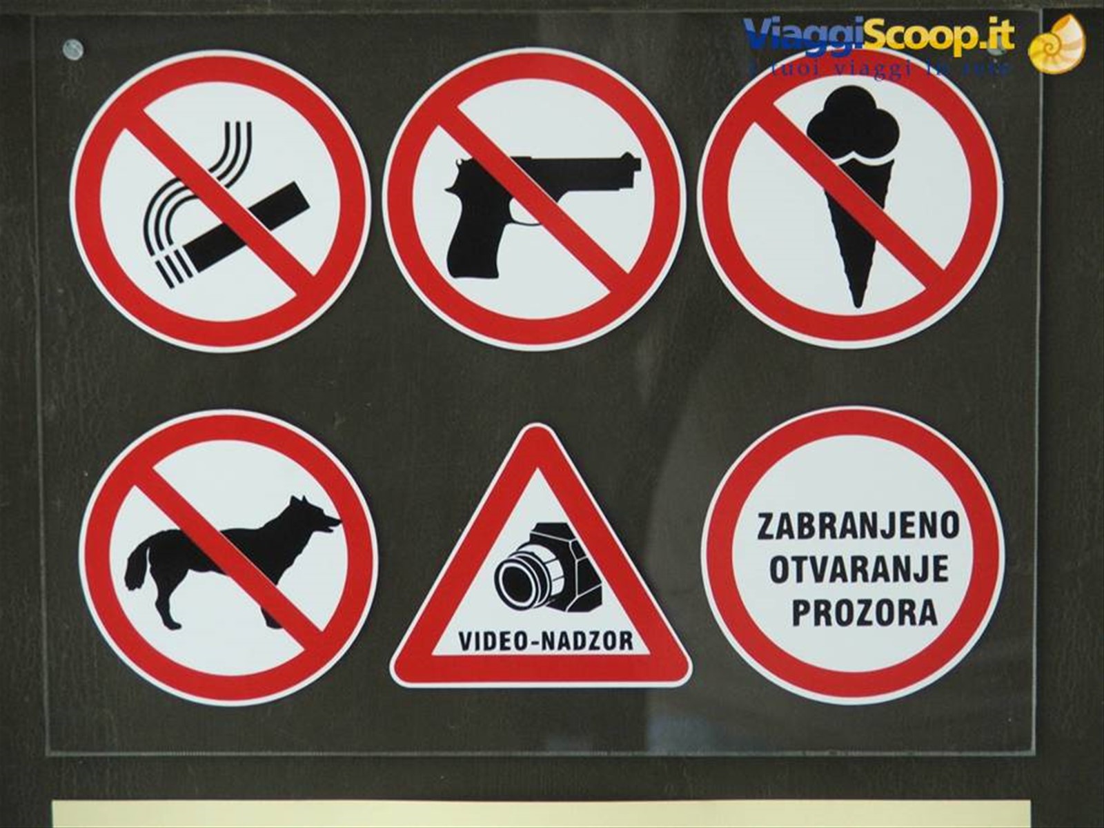 cartelli e divieti all'interno di Veliki Tabor