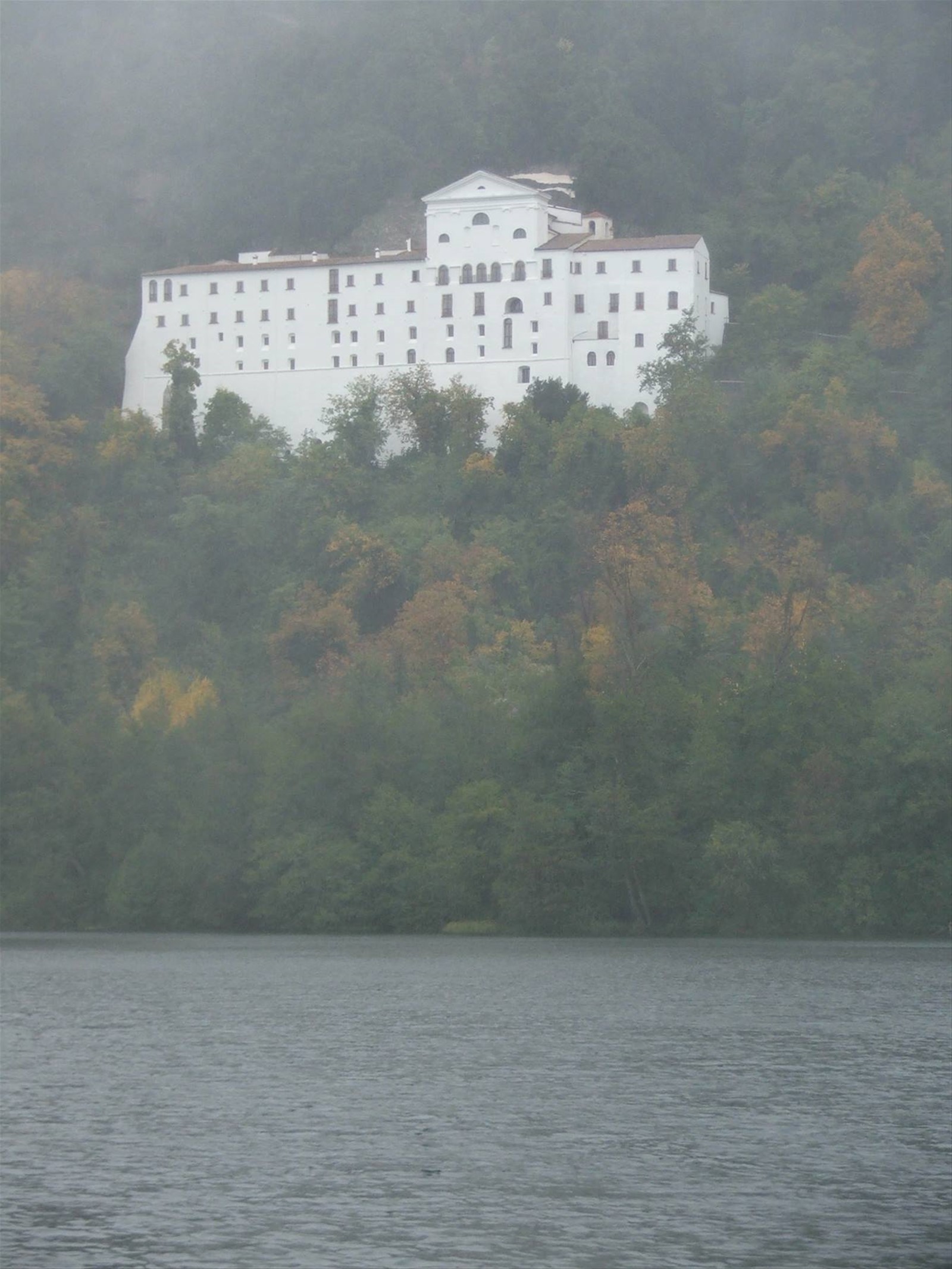 Lago di Monticchio,Monastero