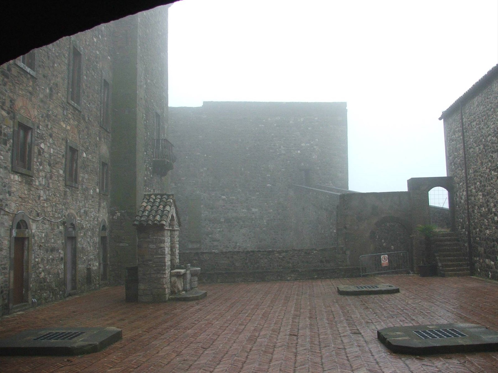 castello di Melfi,cortile interno