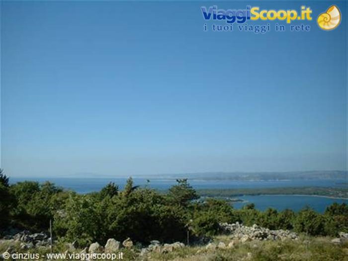 l'isolotto in mezzo al mare 