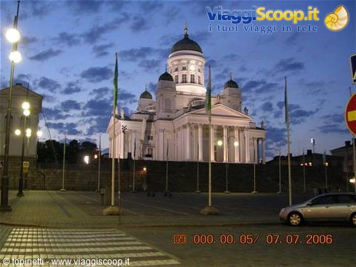 Helsinki :Toumiokirkko ore 23.45 cattedrale luterana