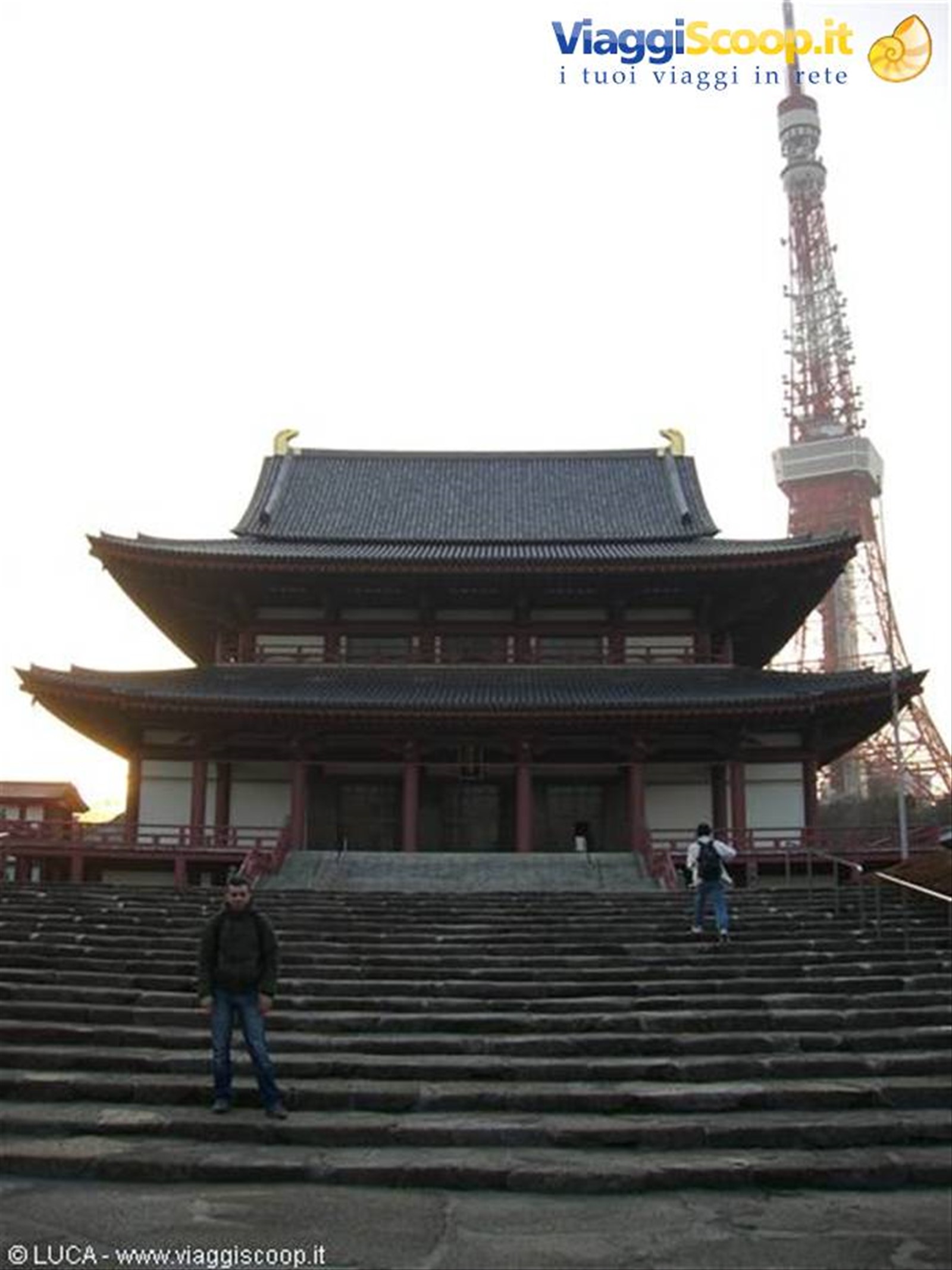 Tempio di Zojo-Ji...con torre di Tokyo nello sfondo...