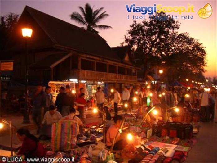 Luang Prabang - Mercato al tramonto