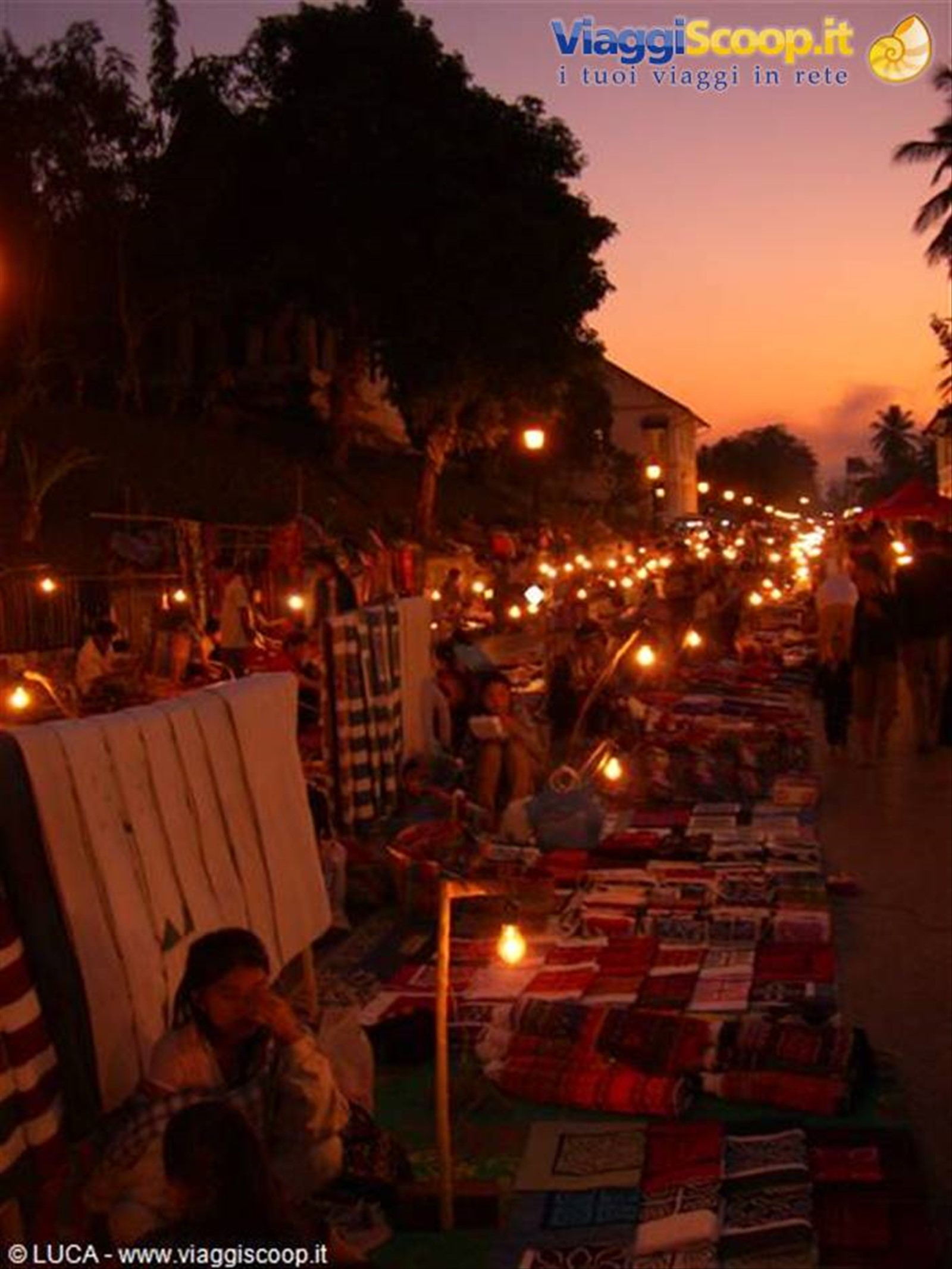 Luang Prabang - Mercato al tramonto
