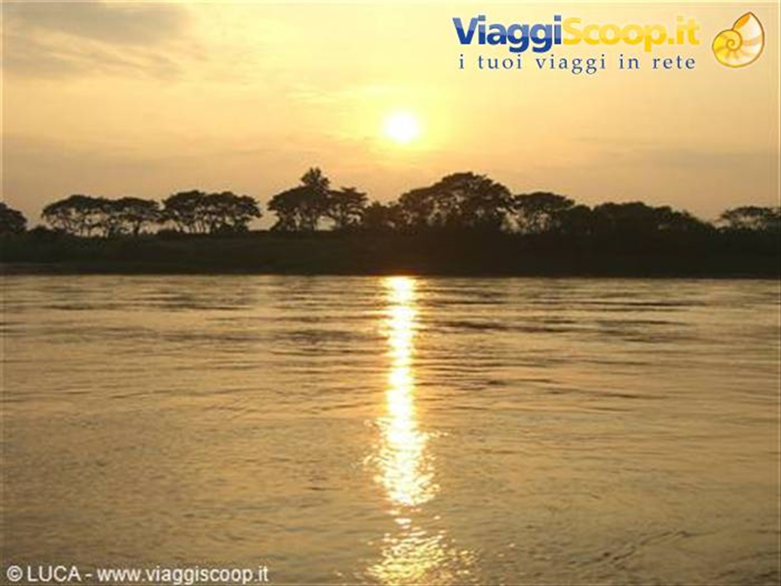 2 giorni lungo il Mekong ...tramonto...