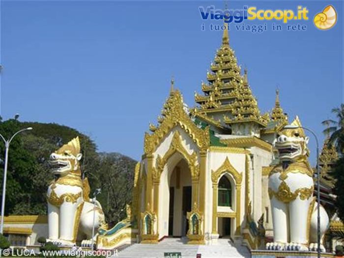 Yangon - Shwedagon Pagoda, entrata sud