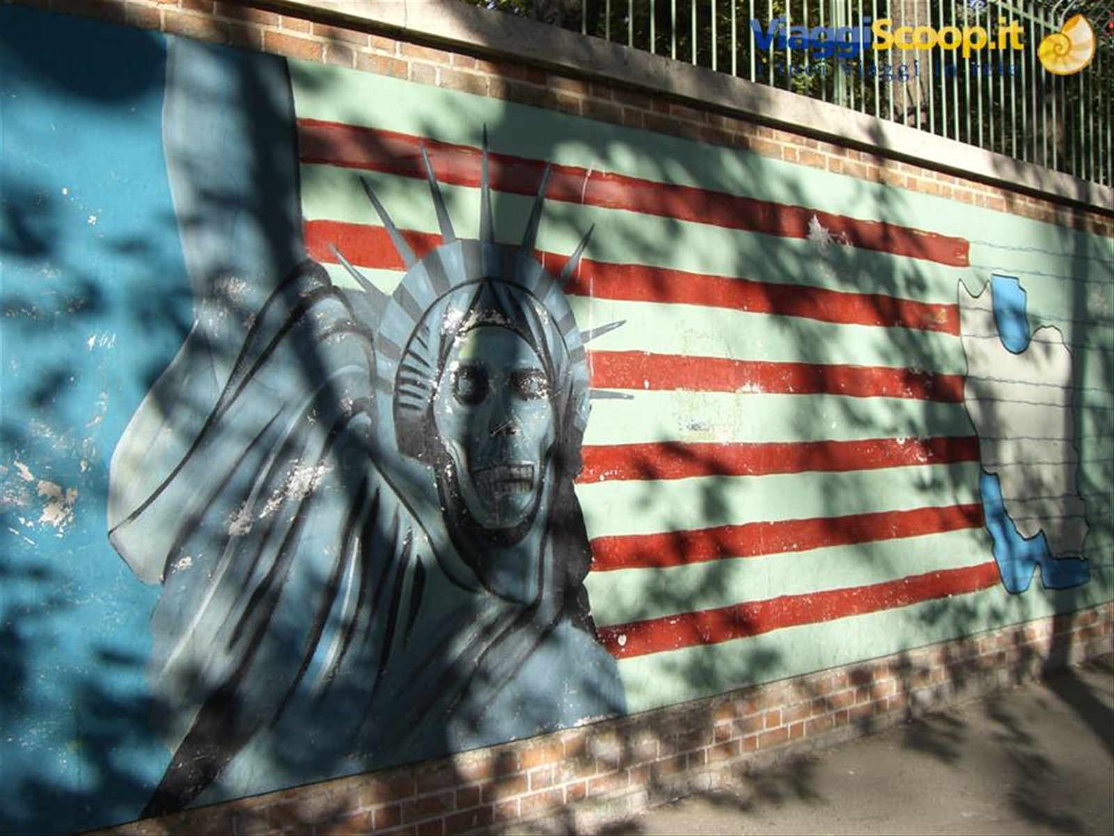 Tehran - Murales vecchia ambasciata USA