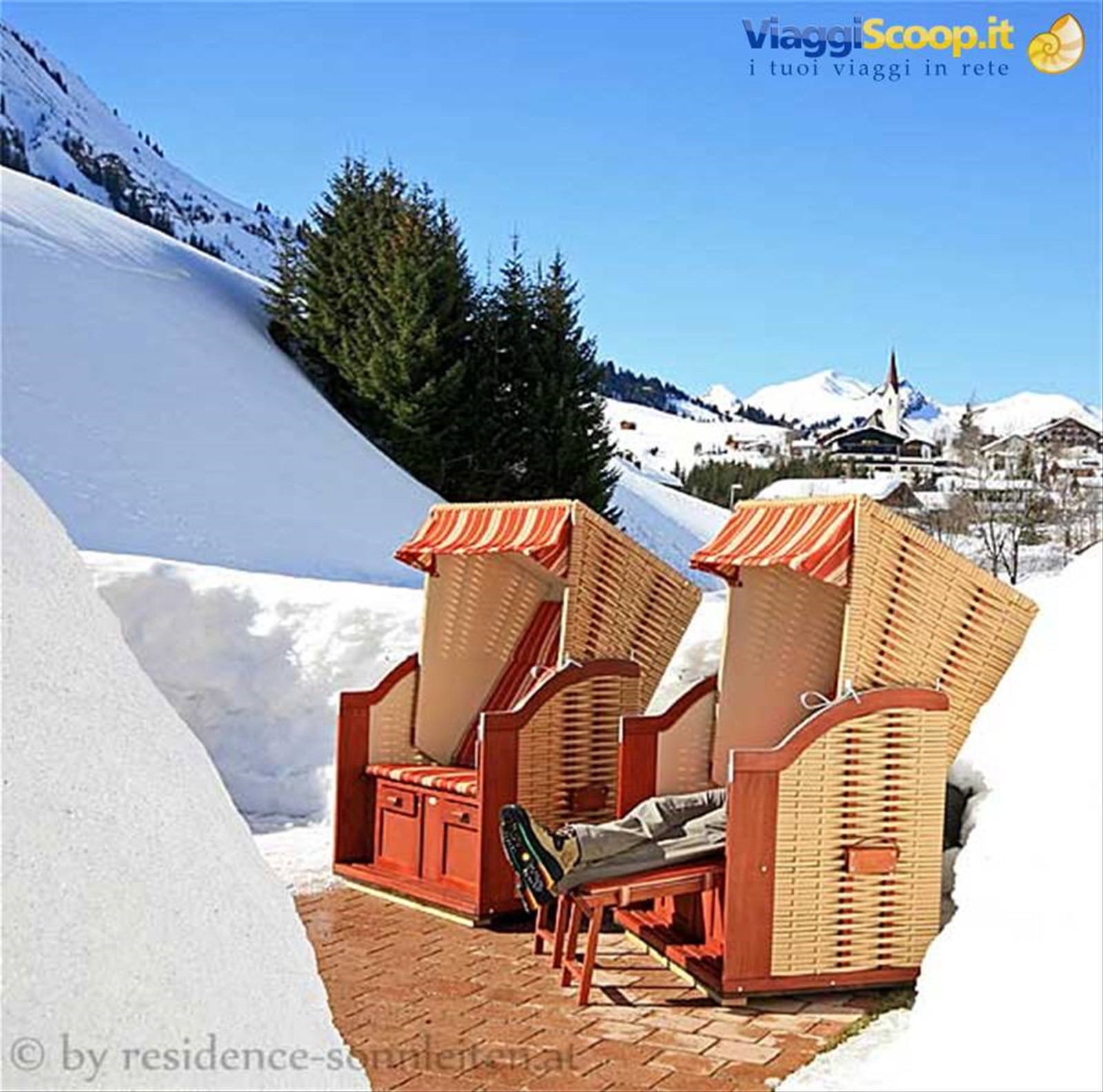 Poltrona di spiaggia in vimini per gli ospiti del piccolo Residence Sonnleiten in Tirolo