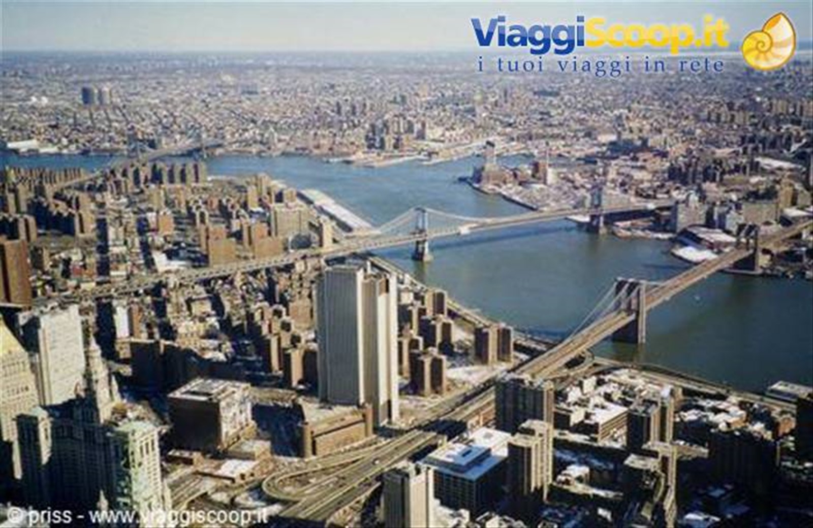 dal tetto dellaTorre Sud delle twin il Brooklin e il Manhattan Bridge