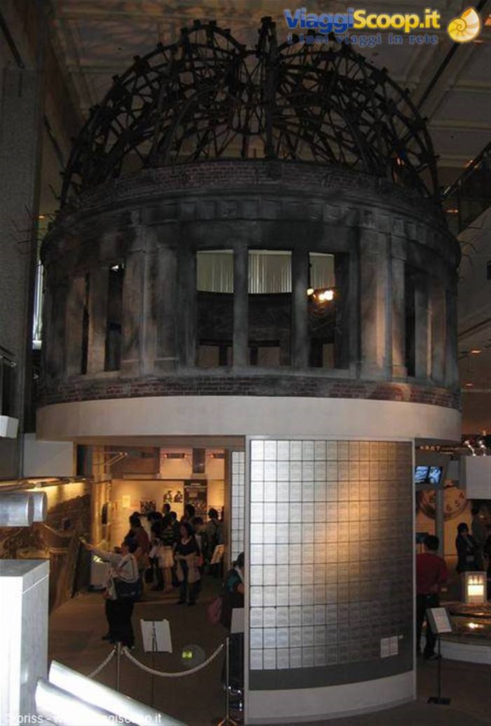all'interno del museo dell'atomica