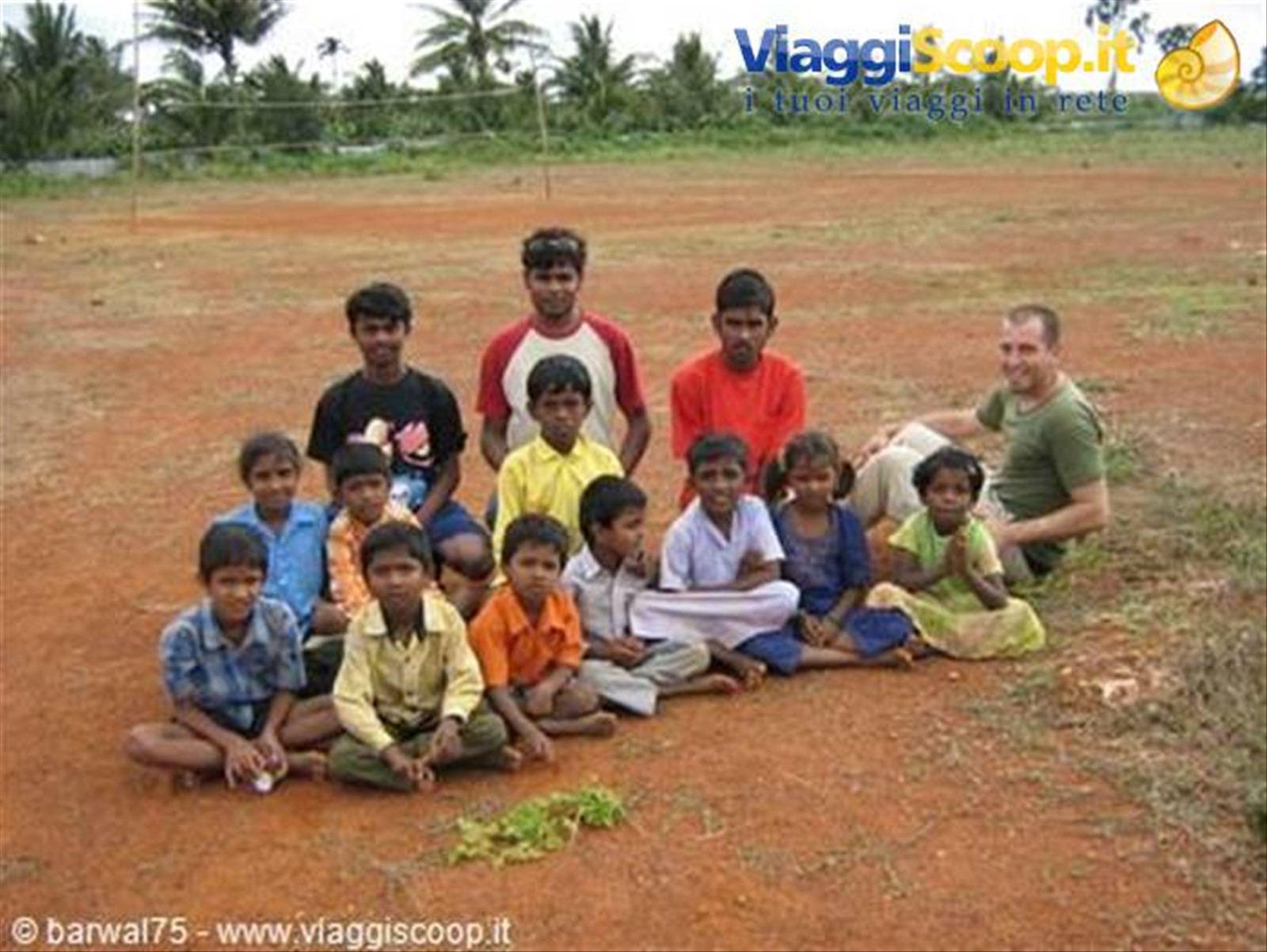 Villaggio vicino a Bangalore con Radal e dei bimbi