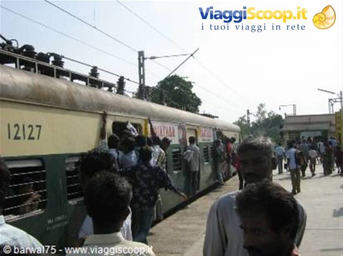 CHENNAI: treno cittadino