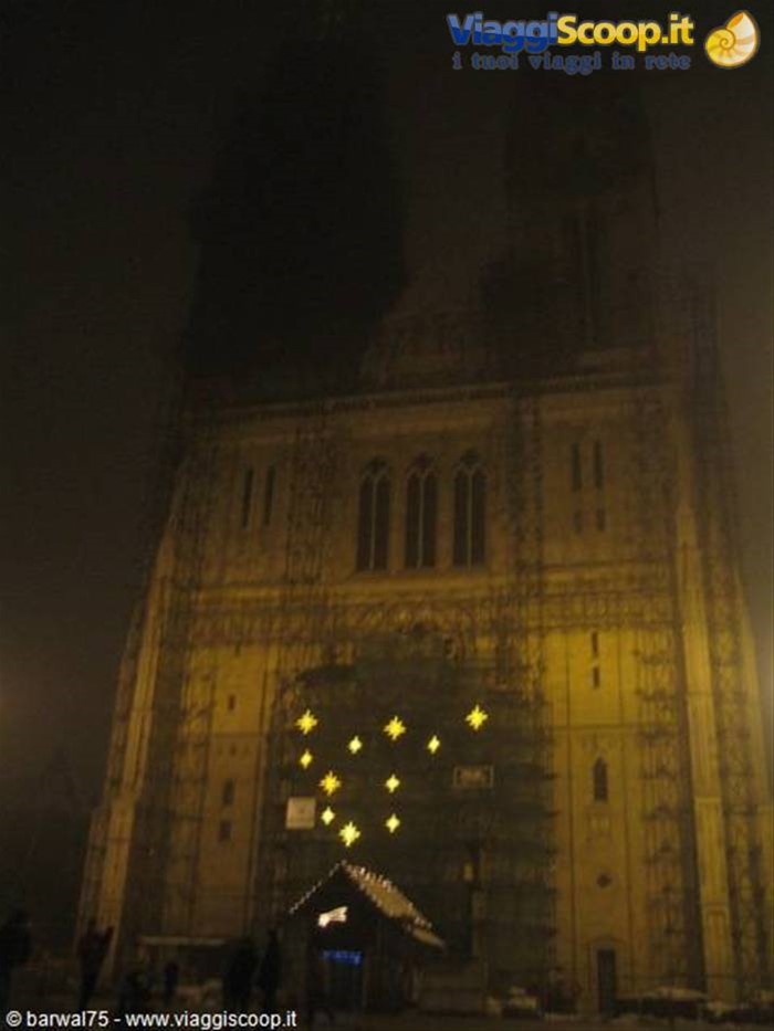 Cattedrale di Zagreb by night & whit rain