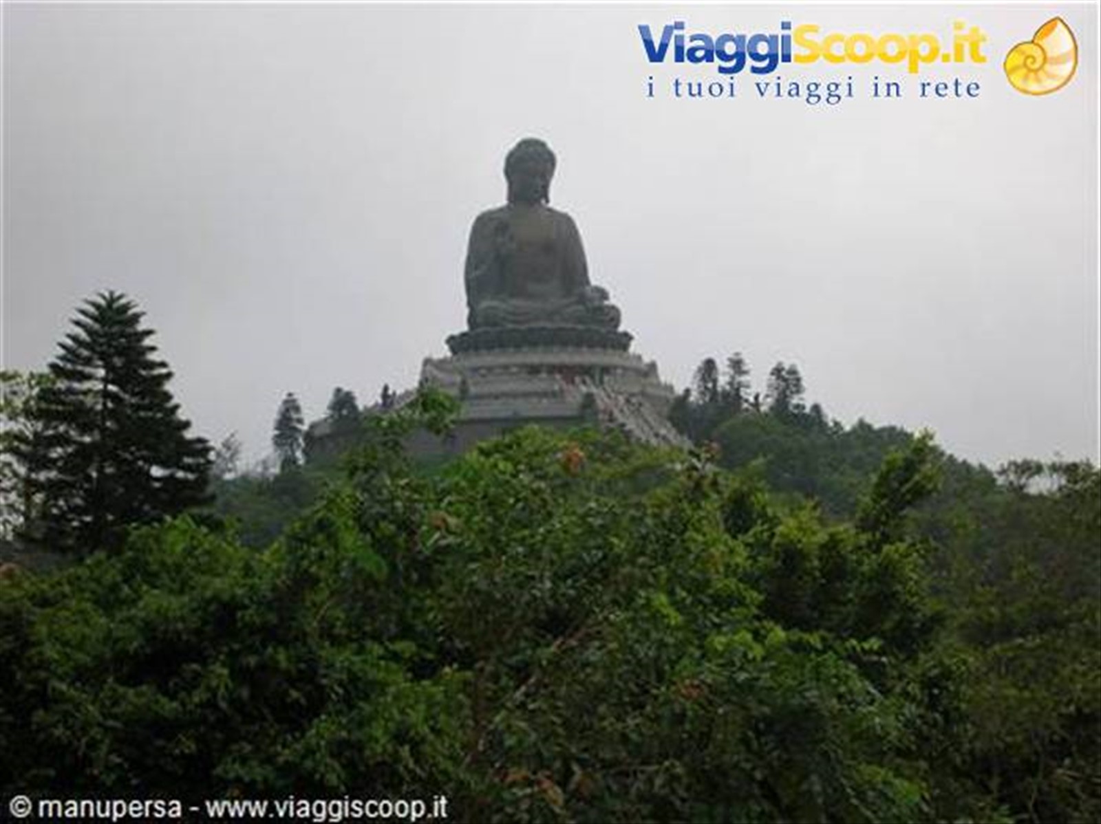 grande imponente i l budda gigante!diventero Buddista?