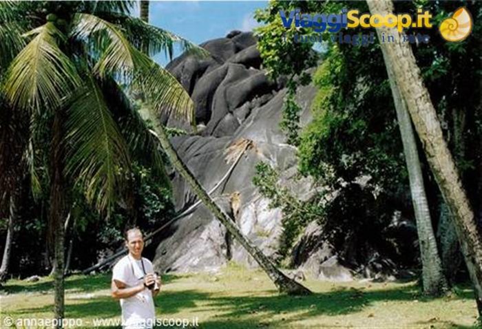 IL PIU' GRANDE MONOLITO DELLE SEYCHELLES(LA DIGUE)
