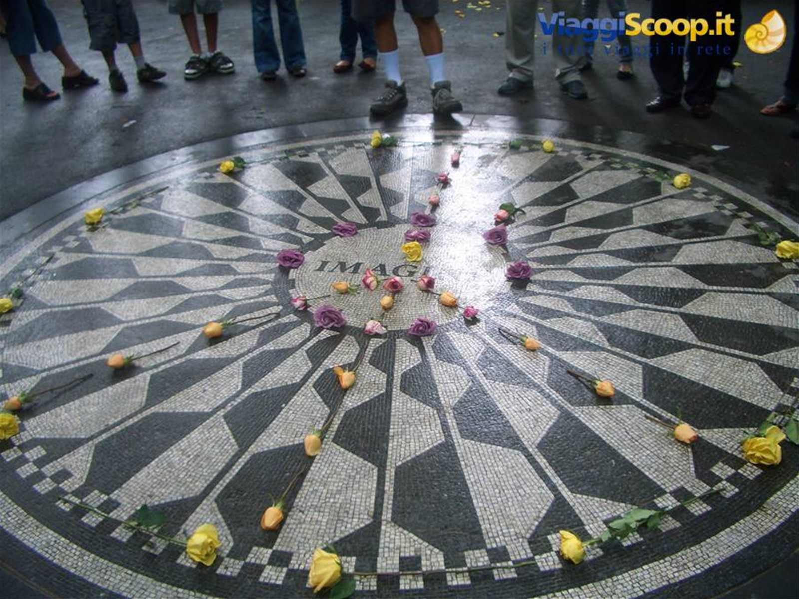 MONUMENTO A JOHN LENNON