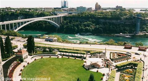 al di là del ponte gli USA