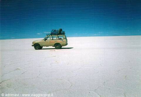 4x4 in mezzo al Salar de Uyuni