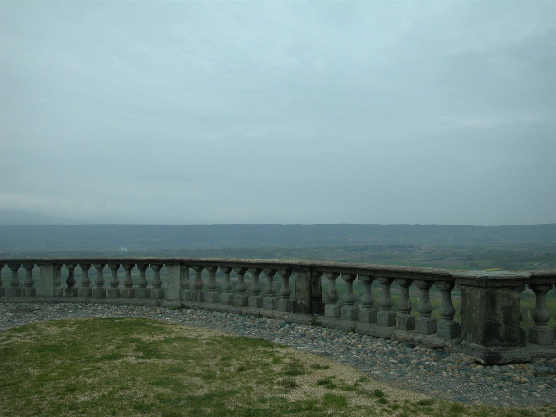 guardando la Serra d'Ivrea