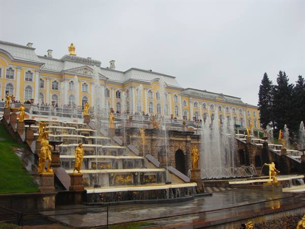 Peterhof, Palazzo di Pietro il Grande