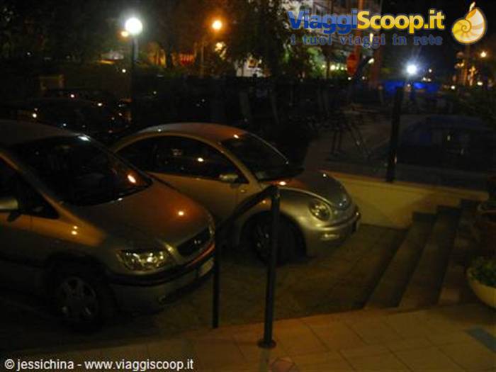 "magghino" nel parcheggio dell' hotel
