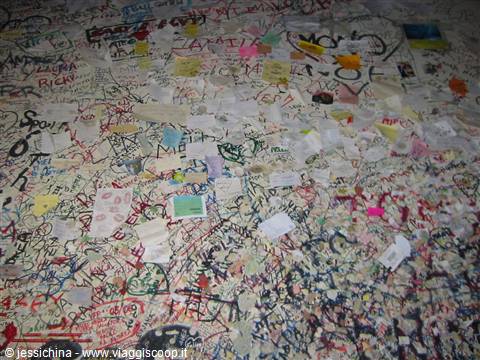 messaggi d amore sul muro della casa
