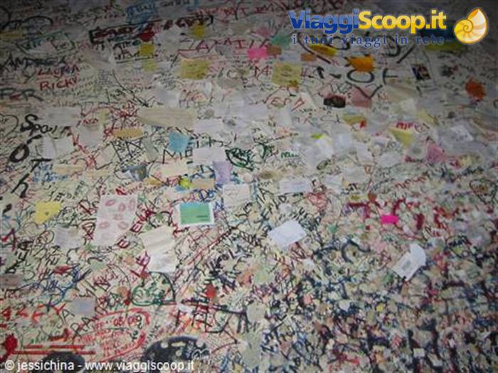 messaggi d amore sul muro della casa