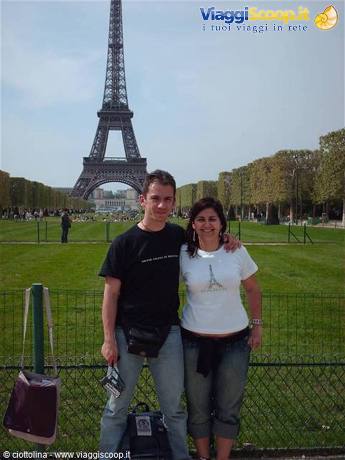 TOUR EIFFEL (notare il disegno sulla mia maglietta)