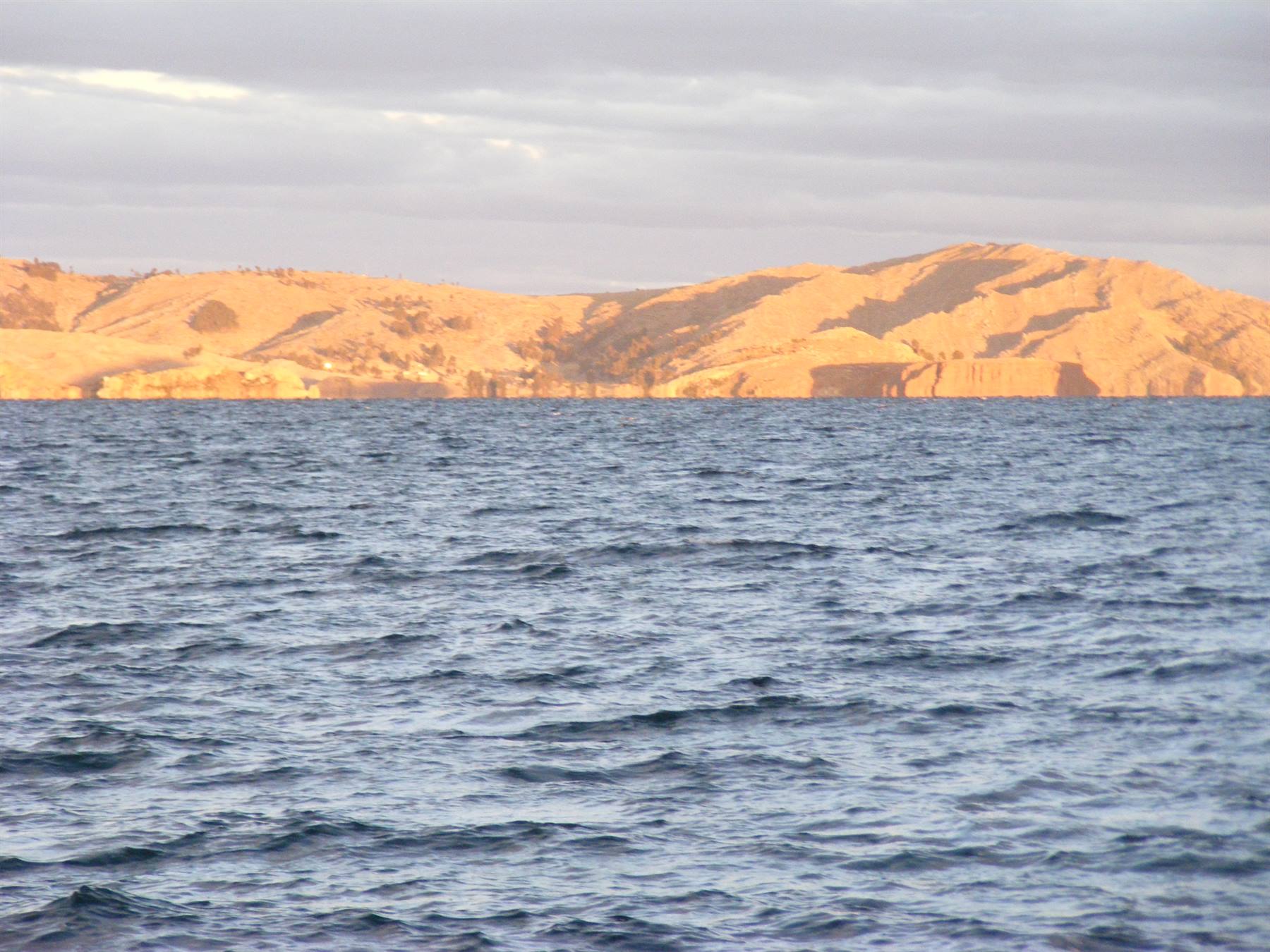 lago Titicaca all'alba