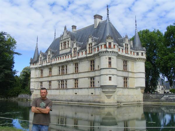 IO AD AZAY-LE-RIDEAU