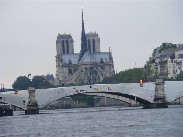 PARIGI: NOTRE DAME DAL BATEAU MOUCHE