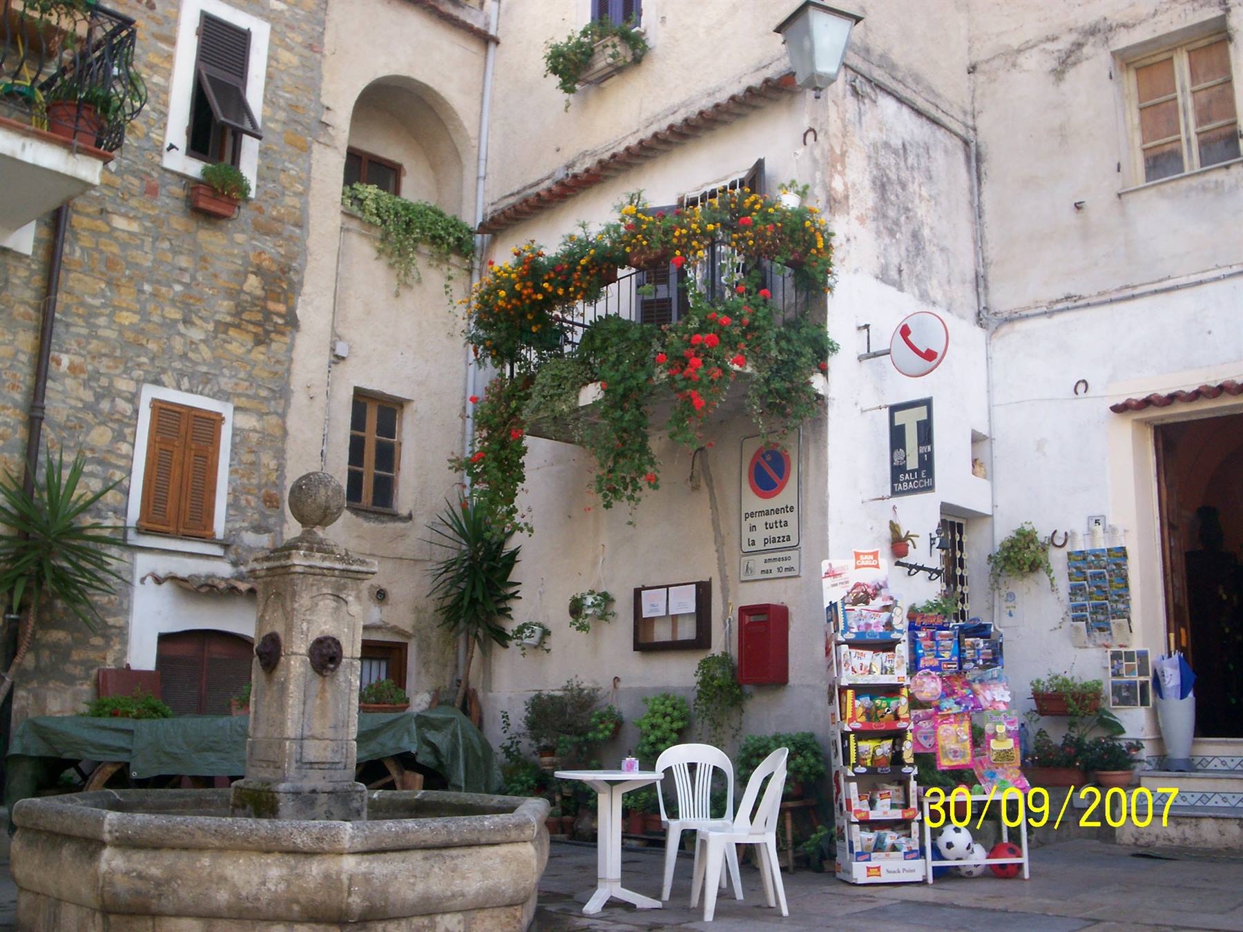 Una veduta sulla piazza principale