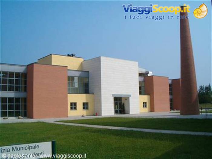 la biblioteca e la ciminiera
