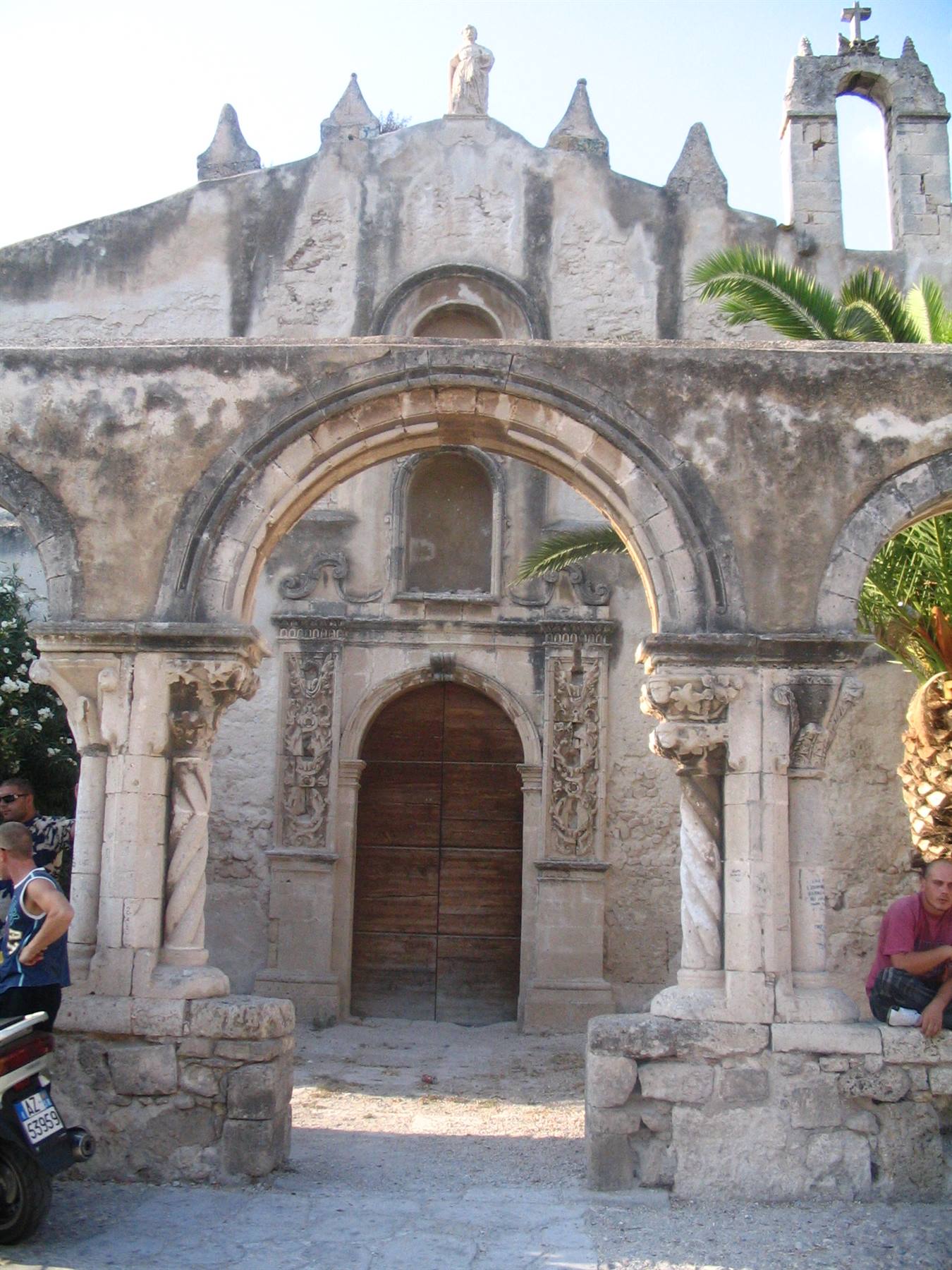 29 agosto 2005: foto di mio fratellino a spasso per Siracusa
