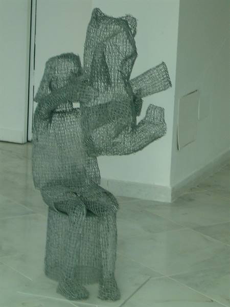 per le strade di Palermo ("scultura" di graffette)