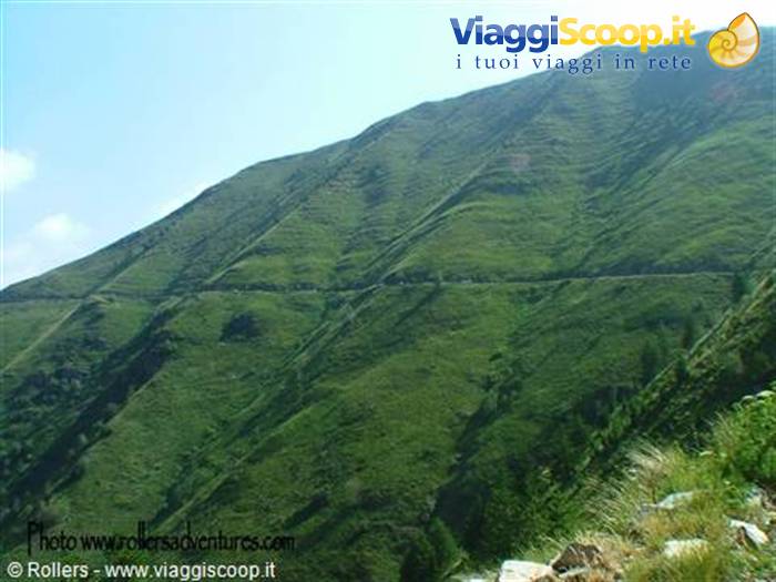 Piste tagliate nelle montagne