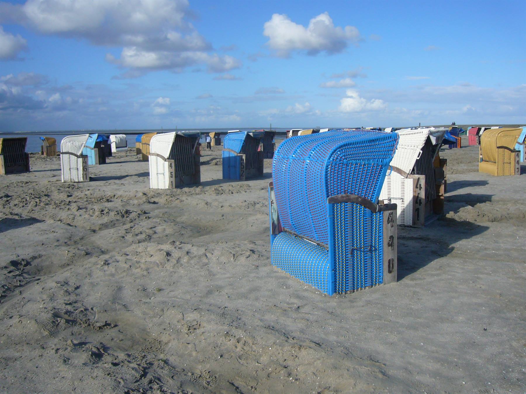 HARLESIEL SEDILI SULLA SPIAGGIA