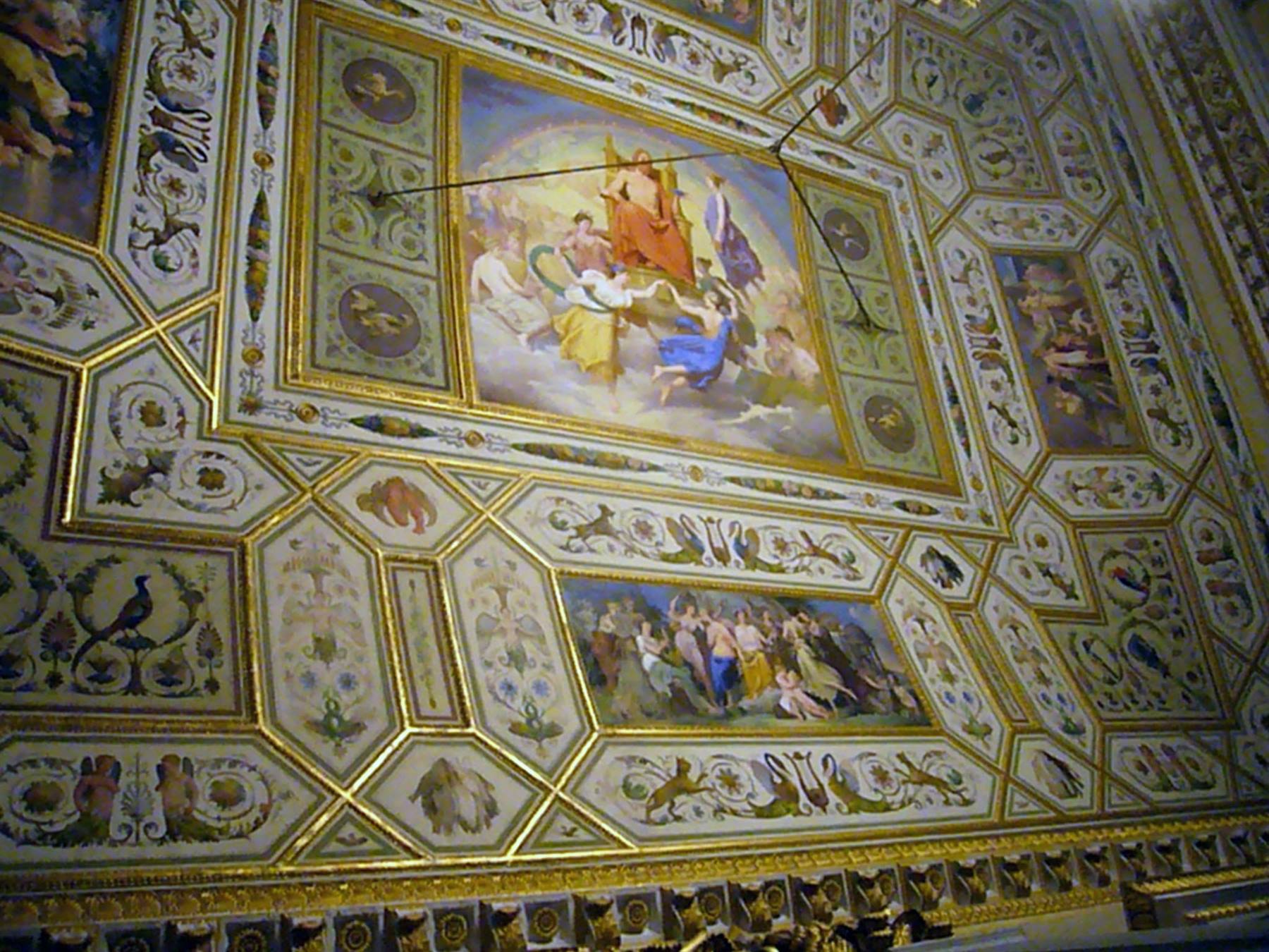 Soffitto affrescato dorato con scene mitologiche, museo Vaticano