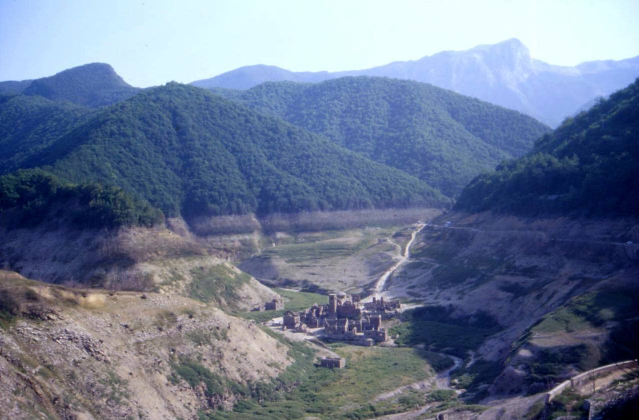 CAREGGINE IL PAESE SOMMERSO