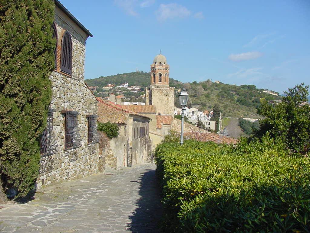 VERSO IL CASTELLO